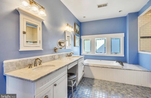 Arundel on the Bay Condo | Luxury Waterfront home with private pier and guest house