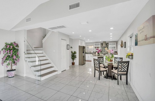 Bay Crest Park House | Luxury Waterfront Home DOCK POOL JACUZZI KAYAKS