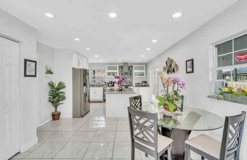 Bay Crest Park House | Luxury Waterfront Home DOCK POOL JACUZZI KAYAKS