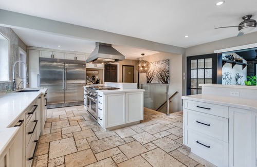 Milton House | Luxury Waterfront Home Just Outside the City