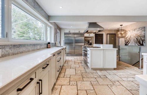 Milton House | Luxury Waterfront Home Just Outside the City