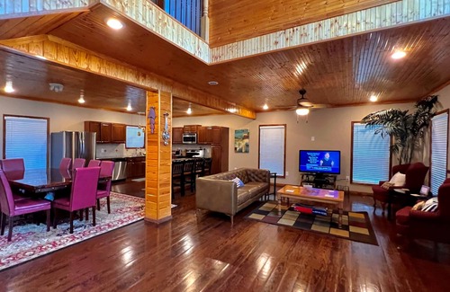 Milam Cabin | Luxury Waterfront Lodge In Toledo Bend Lake