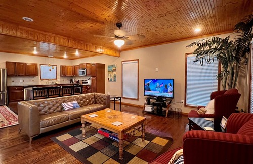 Milam Cabin | Luxury Waterfront Lodge In Toledo Bend Lake