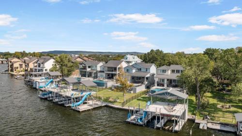 Kingsland House | Luxury Waterfront Pool Hot Tub Boat Slips