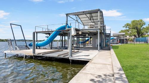 Kingsland House | Luxury Waterfront Pool Hot Tub Boat Slips