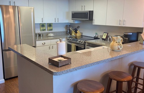 Hudson Condo | LUXURY WEST FACING CONDO - STUNNING VIEWS AND BOAT DOCK!
