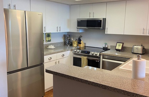 Hudson Condo | LUXURY WEST FACING CONDO - STUNNING VIEWS AND BOAT DOCK!