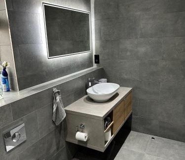 Syon House | Luxury West London 3BR House, Cul De Sac