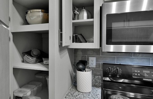 Webster Apartment | Luxury Work Space|Communal Pool|Private Balcony|Laundry OnsitelFitness Center|Near Bay BrooklWiFi