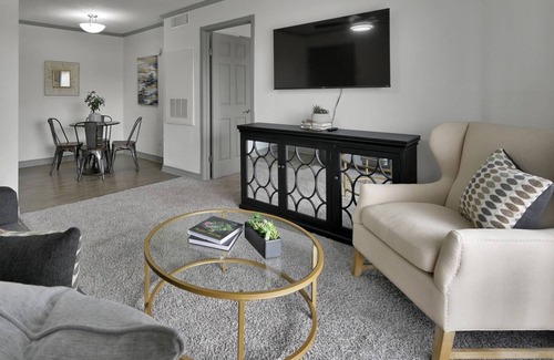 Webster Apartment | Luxury Work Space|Communal Pool|Private Balcony|Laundry OnsitelFitness Center|Near Bay BrooklWiFi