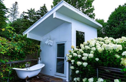 Friendship House | Luxury Yurt at Seaside Farm in Friendship