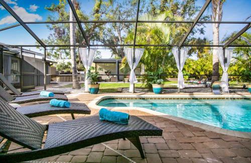 Sarasota Apartment | Luxury Zen Den with heated pool just off Siesta Key