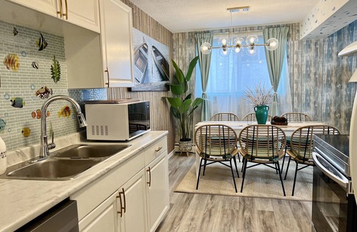 Southeast Edmonton Apartment | Luxury★King Beds ★Whyte Ave ★Smart Home ★Free Parking