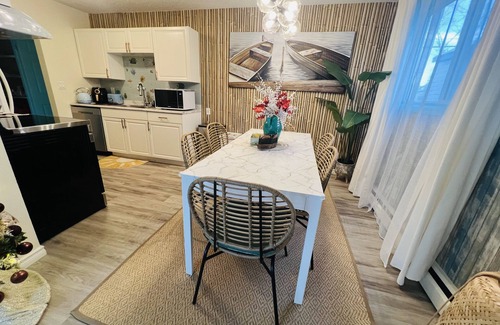 Southeast Edmonton Apartment | Luxury★King Beds ★Whyte Ave ★Smart Home ★Free Parking