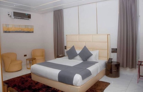 Lekki Phase 1 Hotel | Luxurysuite/B.fast/Lekki Phase 1