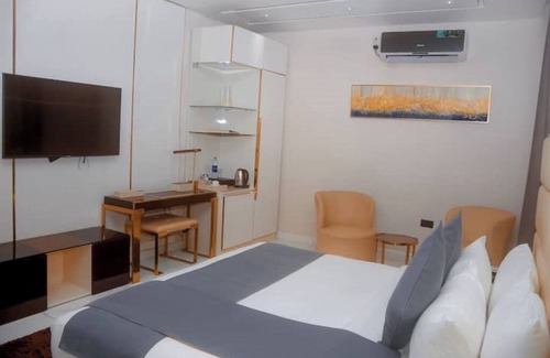 Lekki Phase 1 Hotel | Luxurysuite/B.fast/Lekki Phase 1