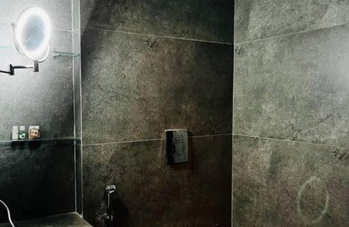 Greater Noida Apartment | LuxurySuites by Hey Studio's