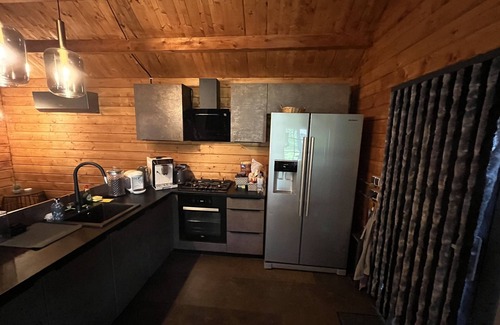 Helden Ski Chalet | Luxus Chalet auf 5 Sterne Campingplatz De Heldense Bossen zu Vermieten