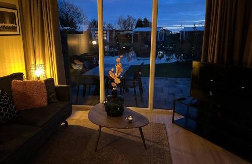 Lathum House | Luxus Chalet Waterfront