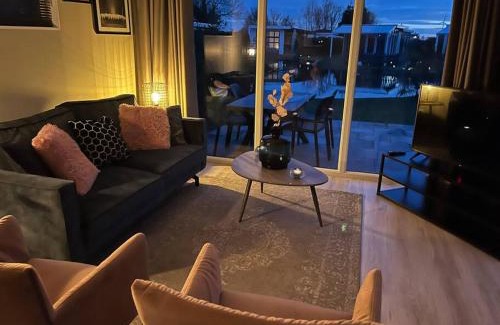 Lathum House | Luxus Chalet Waterfront