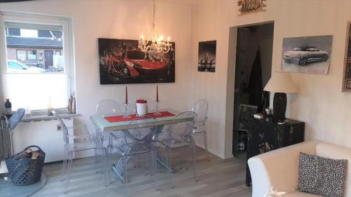 Travemuende House | Luxusferienhaus, stylisch, modern, schick mit Garten, Kamin und 2 Schlafzimmern, 3 WC