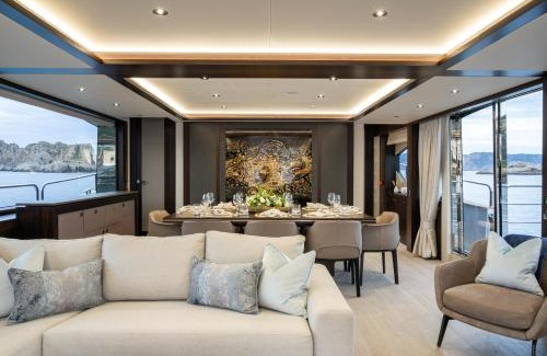 Portals Nous Boat Rental | Luxusyacht Mallorca