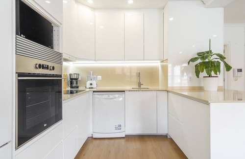 Santo Antonio Apartment | LV Premier Amoreiras AM3- Modern, space, AC, lift