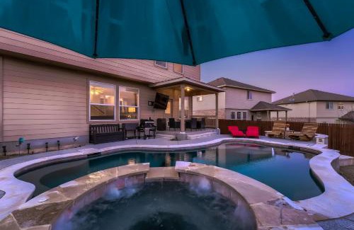 San Antonio Villa | Lxry 4 BR, Heated Pool, Spa, near attrns (St1)