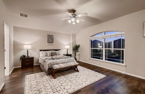 San Antonio Villa | Lxry 4 BR, Heated Pool, Spa, near attrns (St1)