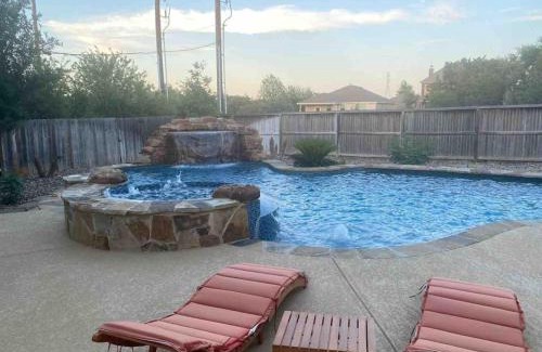 San Antonio Villa | Lxry 5 BR, Large Heated Pool and Spa, Fire Pit (Al)
