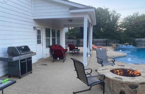San Antonio Villa | Lxry 5 BR, Large Heated Pool and Spa, Fire Pit (Al)