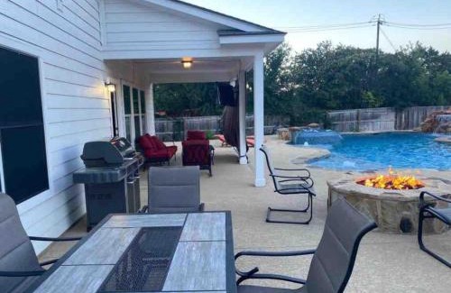 San Antonio Villa | Lxry 5 BR, Large Heated Pool and Spa, Fire Pit (Al)