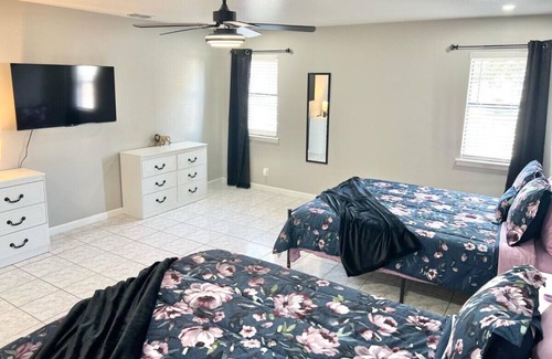 McAllen House | Lynda's Magnificent Pool Home!