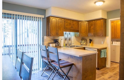Corning House | Lyndale House: Full house with 3 br