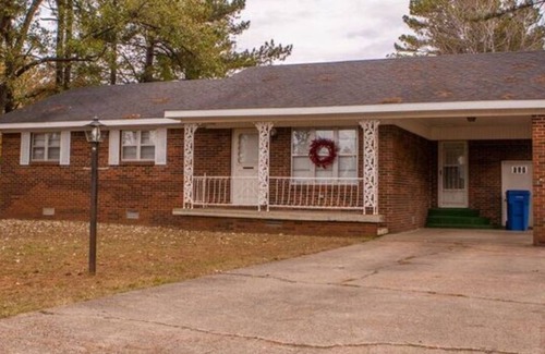 Corning House | Lyndale House: Full house with 3 br