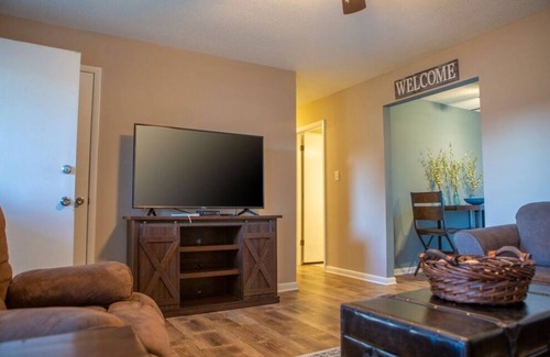 Corning House | Lyndale House: Full house with 3 br