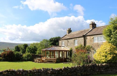 Leyburn House | Lyndhurst Cottage