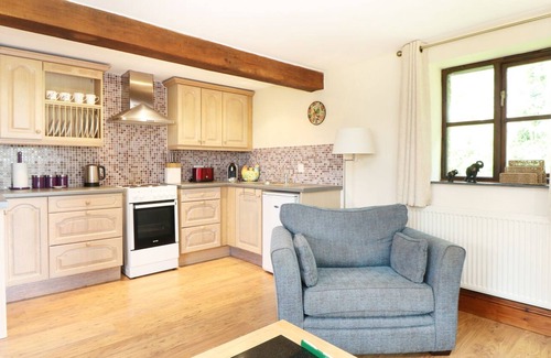 Saltash Cottage | LYNHER COTTAGE, character holiday cottage, with hot tub in Hatt