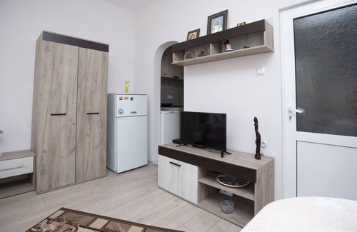 Burgas Center Apartment | Lynn's Oasis-Ocean Touch in Core Downtown