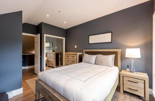 Blueberry Hill Apartment | Lynx 204 by Outpost Whistler