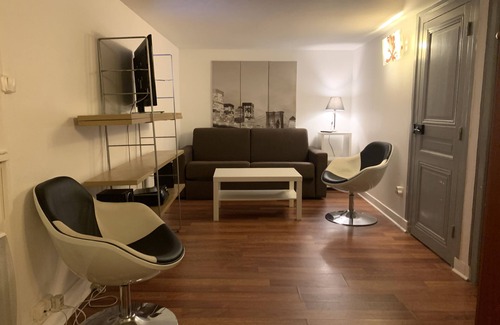 Moliere Vauban Apartment | Lyon 6e apartments located 2 minutes from the Halles de Bocuse and La Pardieu.