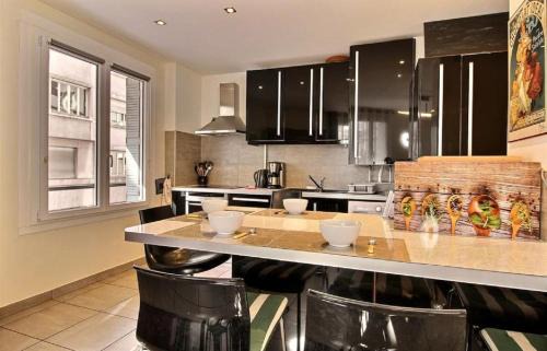 6th Arrondissement Apartment | Lyon Superbe Appartement Parc Tête d'Or 95 M2 Clim Parking