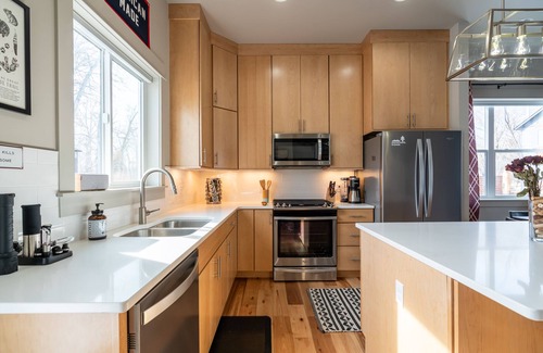 Four Corners House | Lyons Depot - Gallatin River Trail Access And Close to Bozeman Hot Springs.