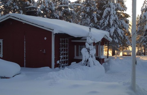 Rovaniemi Ski Chalet | Lysti Cottage by the lake and magical countryside