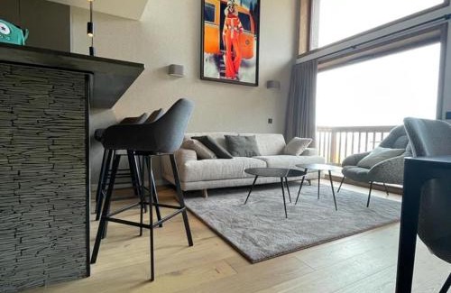 Meribel-Mottaret Apartment | Méribel Mottaret - Appartement 3 chambres, 6 pers, parking, terrasse, skis aux pieds - FR-1-613-105