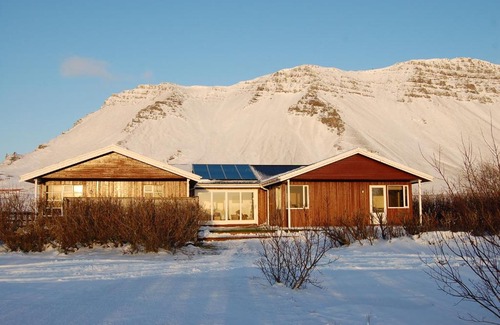 Hvalfjarðarsveit House | Móar guesthouse