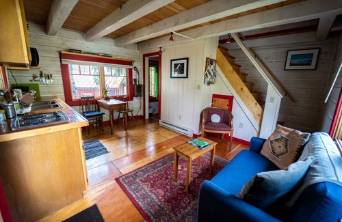 Grand Marais Cottage | Mökki: Dovetail Log Cabin Downtown