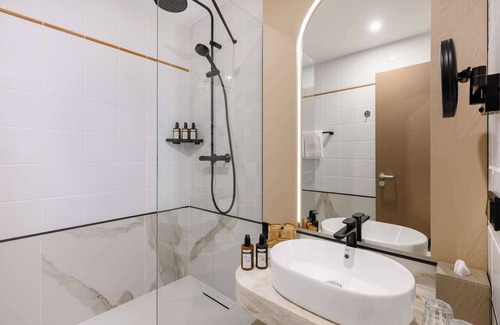 Nepszinhaz negyed Hotel | Mövenpick Hotel Budapest Centre