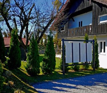 Degerndorf Apartment | Münsing Nähe Starnberger See, schöne Ferienwohnung, Gästewohnung 125qm EG und OG KONTAKTFREI