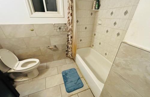 Hurontario House | M-1 Walking Distance to Square One Mall with Attached Washroom- For 6 people